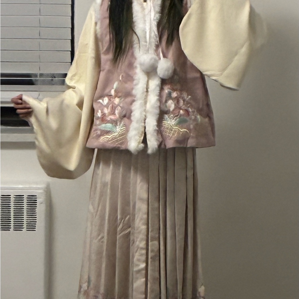 Fluff pink and creamy Chinese hanfu